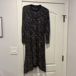 All saints Midi dress with tie
Asymmetrical
Worn twice
Size small